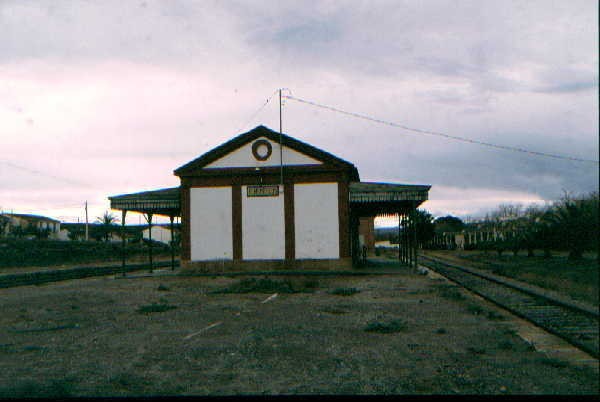Almendricos station showing Baza (R) and Aguilas (L) lines