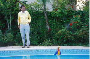 The parrot goes for a swim!